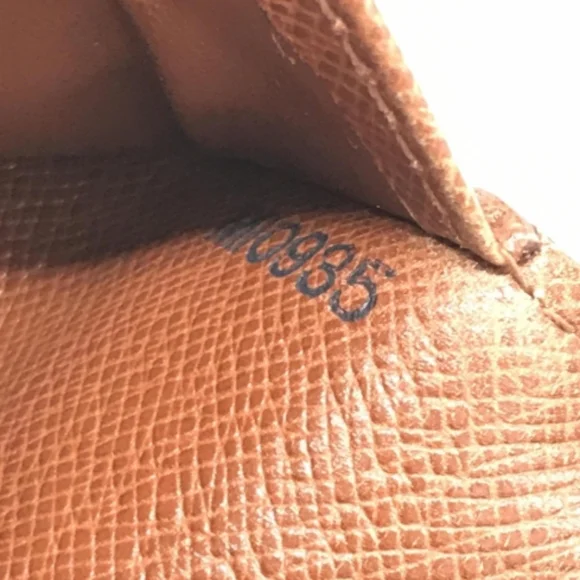 ❌‼️SOLD‼️❌-LV Brazza Wallet w/COA (online) - Picture 6 of 13